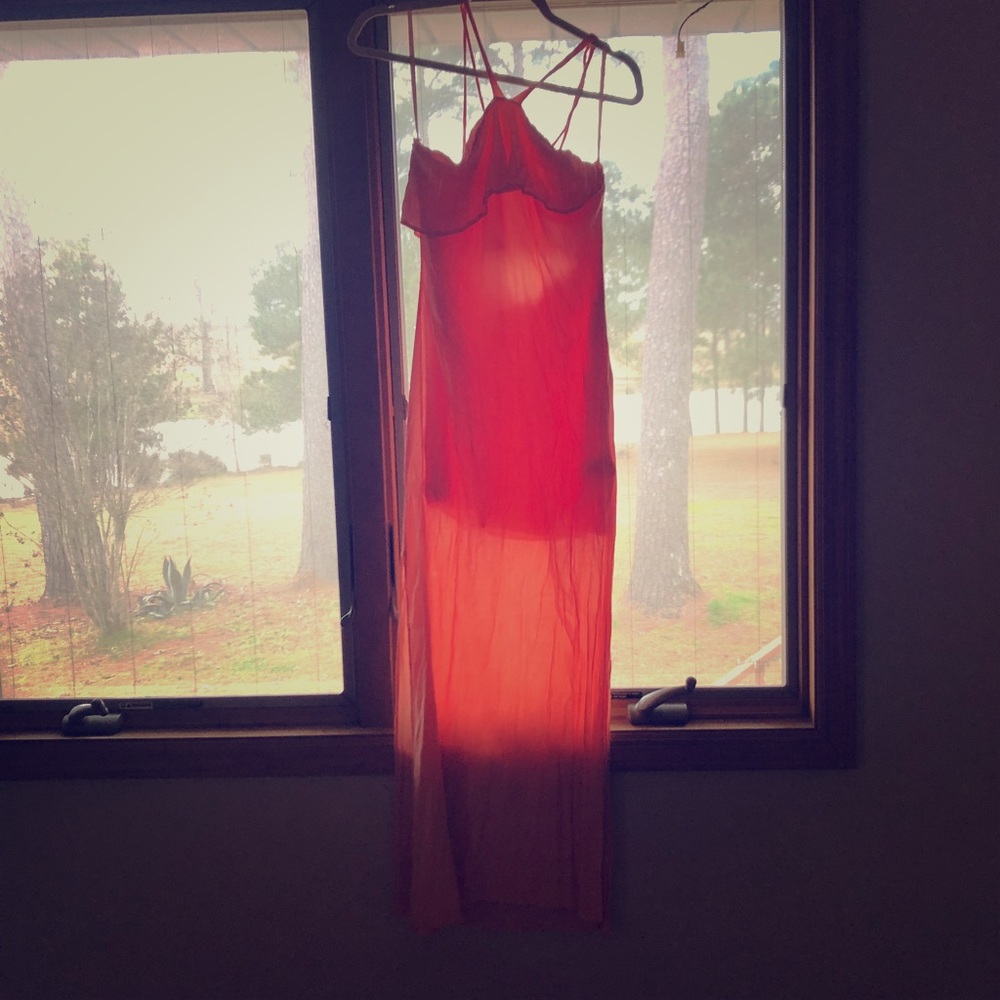 Maxi dress w/ cut out back